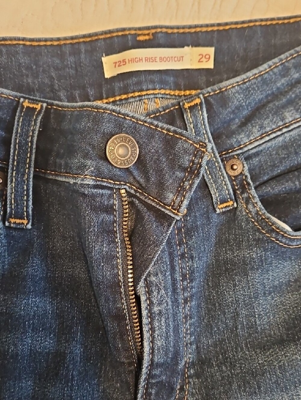 Levi's 725 High Rise Bootcut - Picture 3 of 6